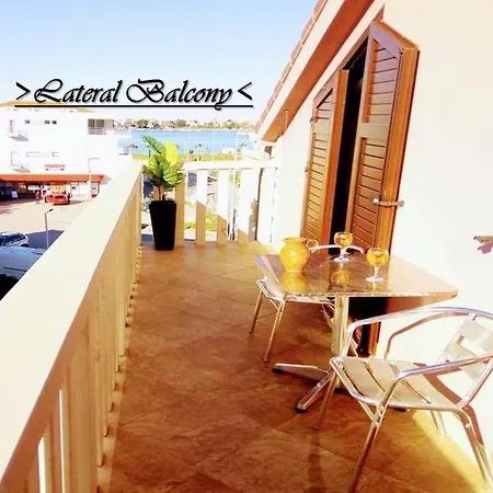 House White Stone Split Appartement
