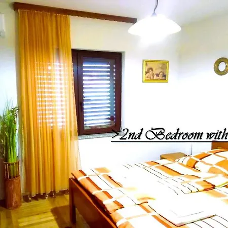 House White Stone Split Appartement *