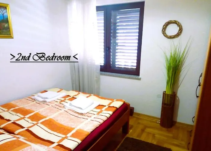 Apartman House White Stone Split *