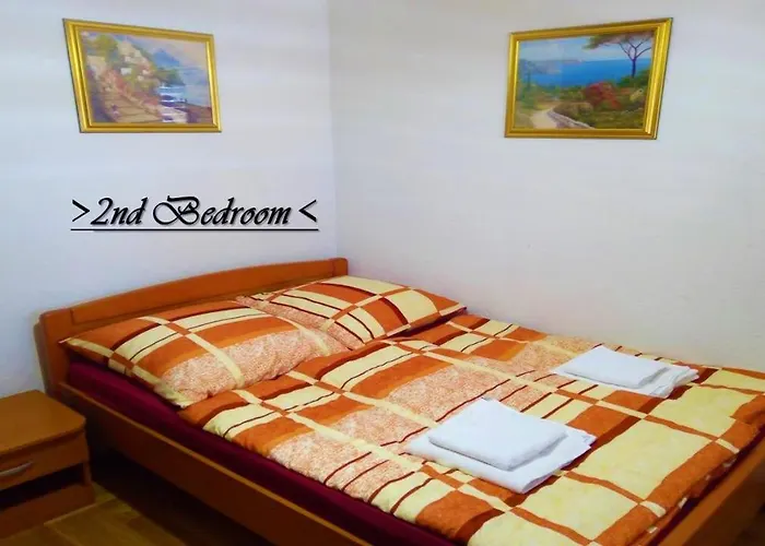 Apartman House White Stone Split