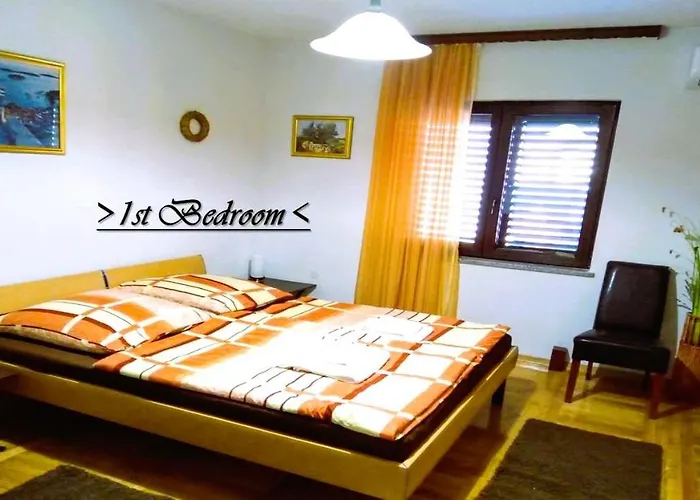 House White Stone Split Apartman *
