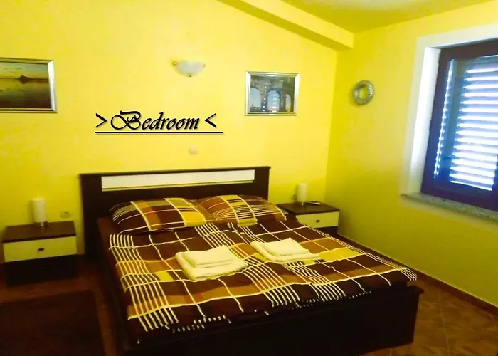House White Stone Split Apartman *