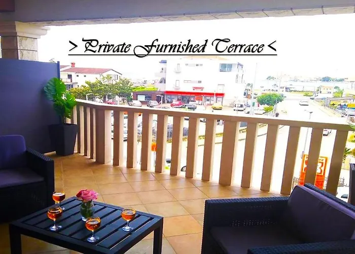 Apartman House White Stone Split *