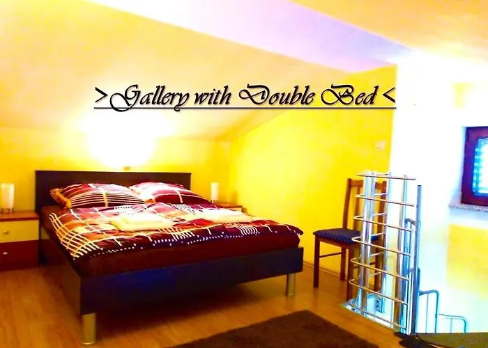 House White Stone Split Apartman *