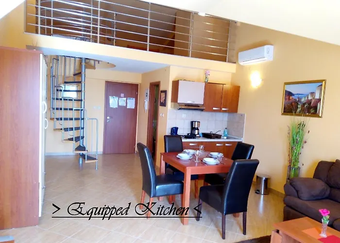 Apartman House White Stone Split *