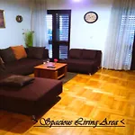 House White Stone Split Apartment *