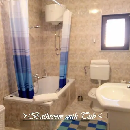 House White Stone Split Apartman *