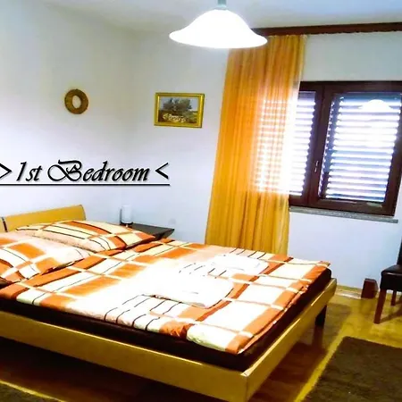 House White Stone Split Apartman *