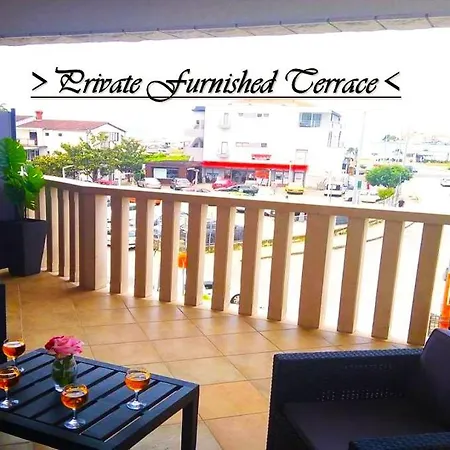 Apartman House White Stone Split *