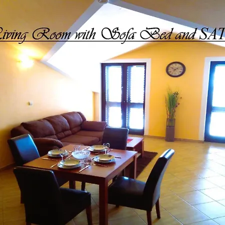 House White Stone Split Apartman