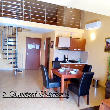 Apartman House White Stone Split *