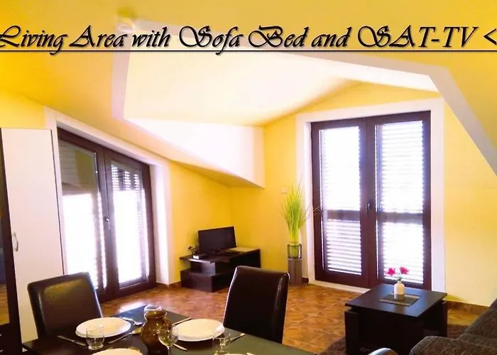 Apartment House White Stone Split *